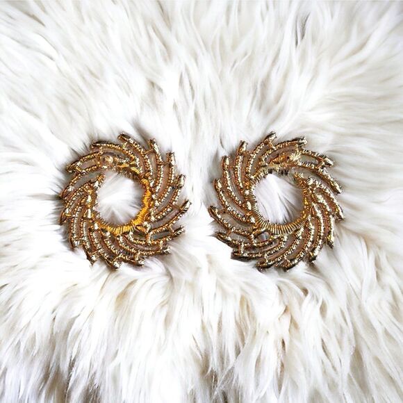 Rhinestones Earrings Shiny Round Spiral Twist Big Stud Earrings - Picture 2 of 4